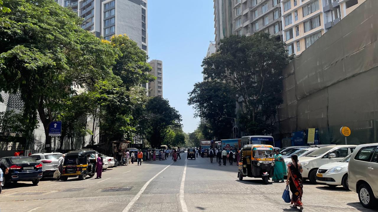 Due to heavy procession at the collector office in Bandra, all roads are closed near the collector office. Consequently, all routes are diverted via MHADA office - Nana Dharmadhikari marg - Guru Nanak school in UP direction from 12.00 hours, announced Brihanmumbai Electric Supply and Transport (BEST)
