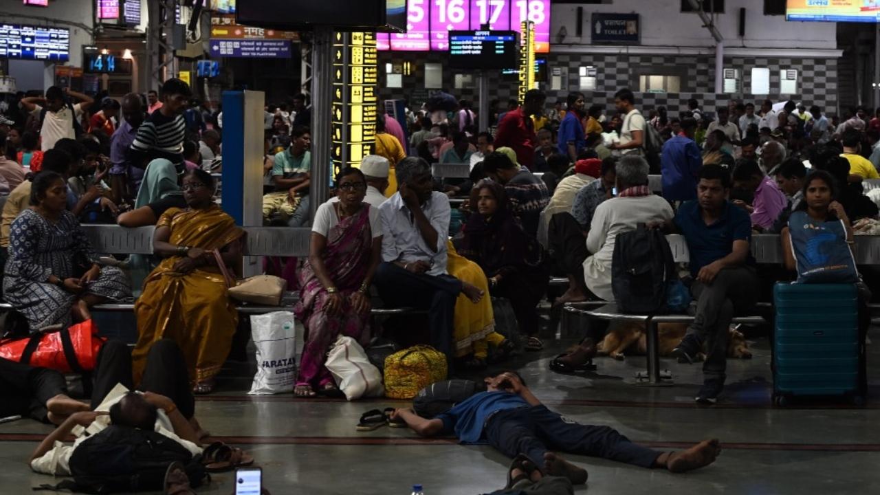 During the mega block, several trains will be short-terminated and short-originated from stations like Wadala, Dadar, Thane, Pune, Panvel, and Nashik to manage the flow of passengers.