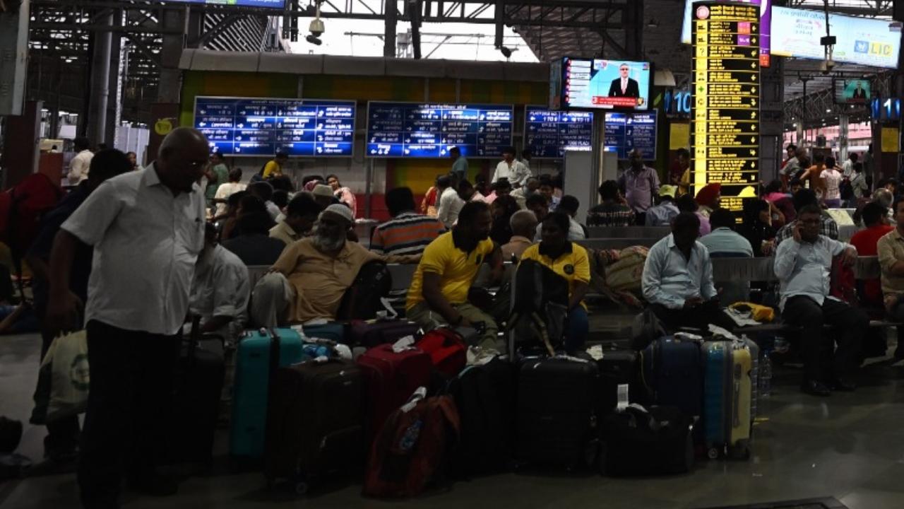 To alleviate the inconvenience caused by train cancellations, BEST plans to operate 254 extra bus services on nine routes with 43 additional buses during the mega block period.