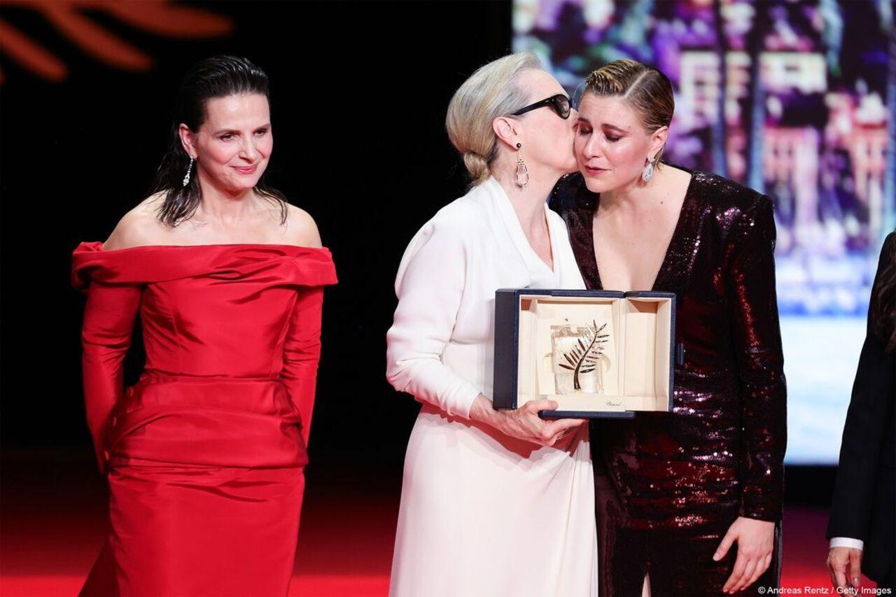 Meryl Streep gives Greta a kiss after being honoured with Palme d'Or