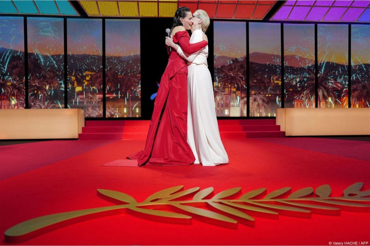 Upon being called to the stage and handed the gold-plated emblem of the city of Cannes by French actress Juliette Binoche, the 74-year-old received a thunderous 2.5-minute standing ovation from the more than 2,000 guests who packed the Grand Lumiere Theatre
