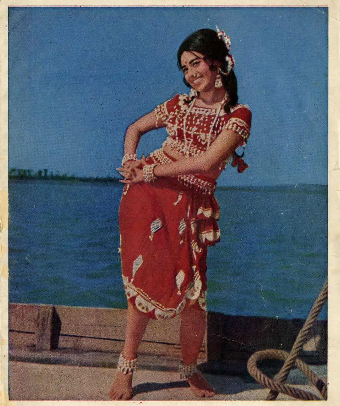 Babita, the bahu of the Kapoor clan, did 19 films before leaving the film industry at the peak of her career. After marrying Randhir Kapoor in 1971, Babita left the industry. Interestingly, it was not a willing decision; it was her in-laws who were strictly against Babita acting in movies