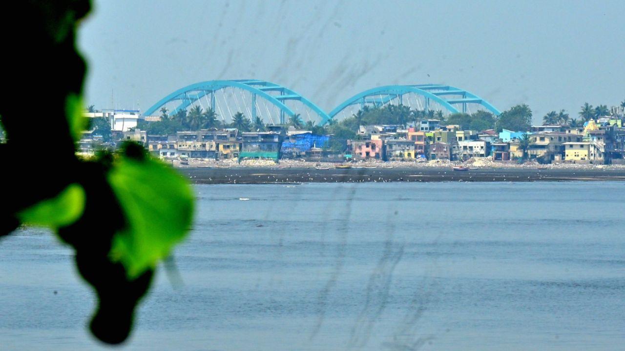 BMC installs 2nd girder connecting Mumbai coastal Road, Bandra Worli sea link