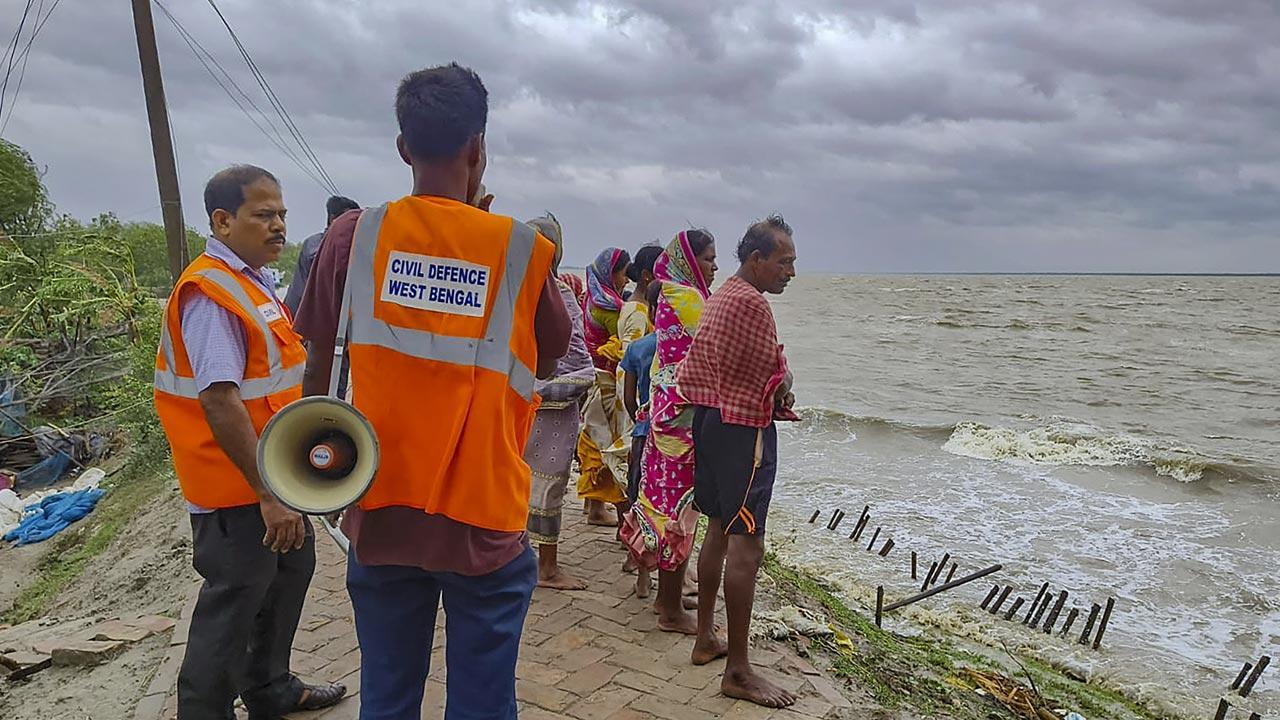 Cyclone Remal ravages parts of Bengal, heavy rain continues to batter region