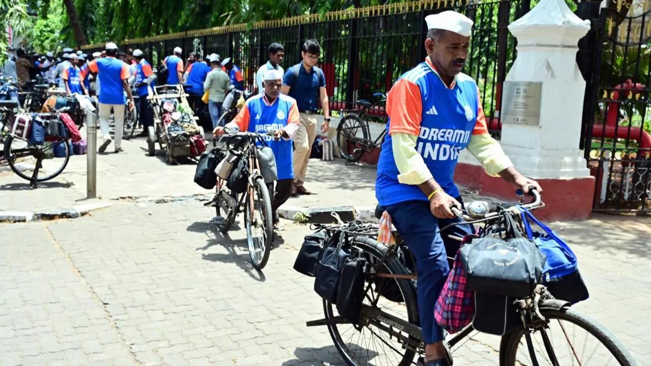 As the craze of the T20 World Cup 2024 continues in India, Mumbai's dabbawaalas decided to show their support to Team India. Near Churchgate Railway Station, approximately 1,000 dabbawallas wore the Indian cricket team jerseys and shouted 'India! India!'
