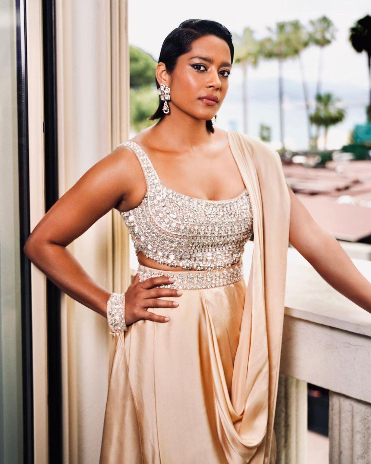 Shahana wore a dramatic, piece de resistance, magnificently hand- embroidered Swarovski crystal blouse from the brand new The Raj collection by Abu Jani Sandeep Khosla. She paired it with a frothy peche champagne chamoise satin stylised draped sari