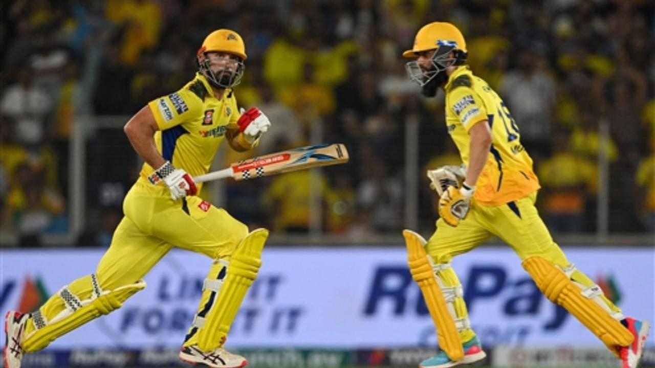 Daryl Mitchell and Moeen Ali tried their best to guide Chennai to the target of 232 runs against Gujarat Titans