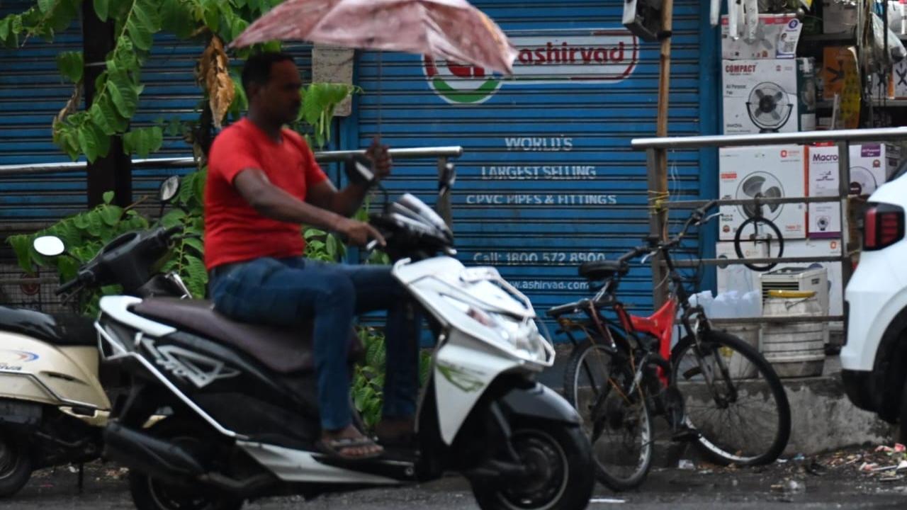 A yellow alert was issued for several parts of Maharashtra including Raigad, Ratnagiri, Sindhudurg, Dhule, Nandurbar and Jalgaon for May 13. It said that thunderstorm accompanied with lightning and gusty winds reaching 30-40 kmph very likely to occur at isolated places