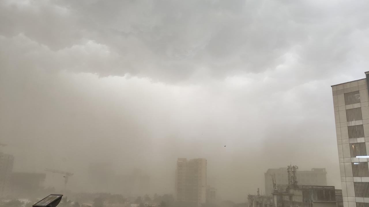 Mumbai, Thane and adjoining areas witness dust storm, rains