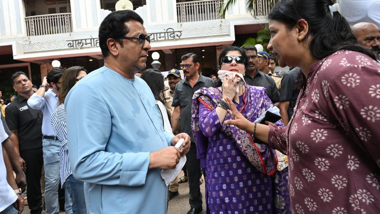 After casting his vote, he also feilded some queries from the press as they made their way out. 