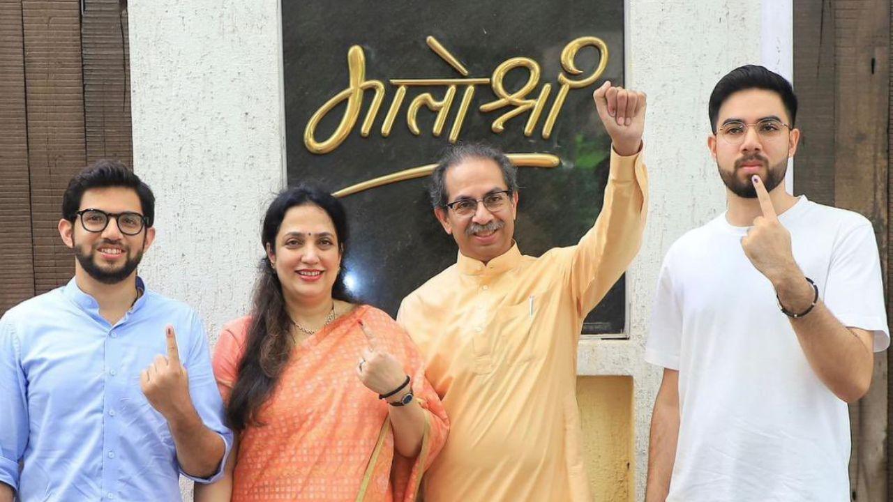 After casting his vote, the former Chief Minister of Maharashtra posed with his family showing their fingers marked with indelible ink. 