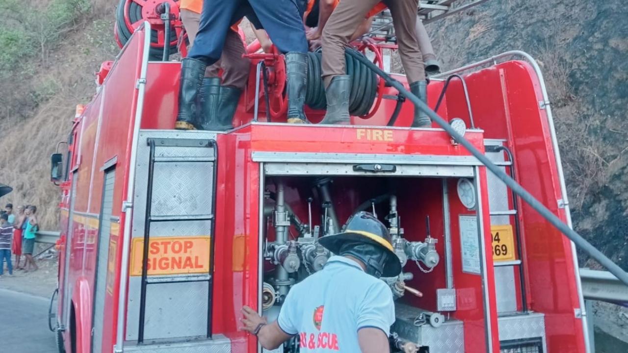 The fire brigade personnel successfully extinguished a blaze near the Mumbra Devi Temple, located adjacent to the Mumbra Bypass Road in Thane