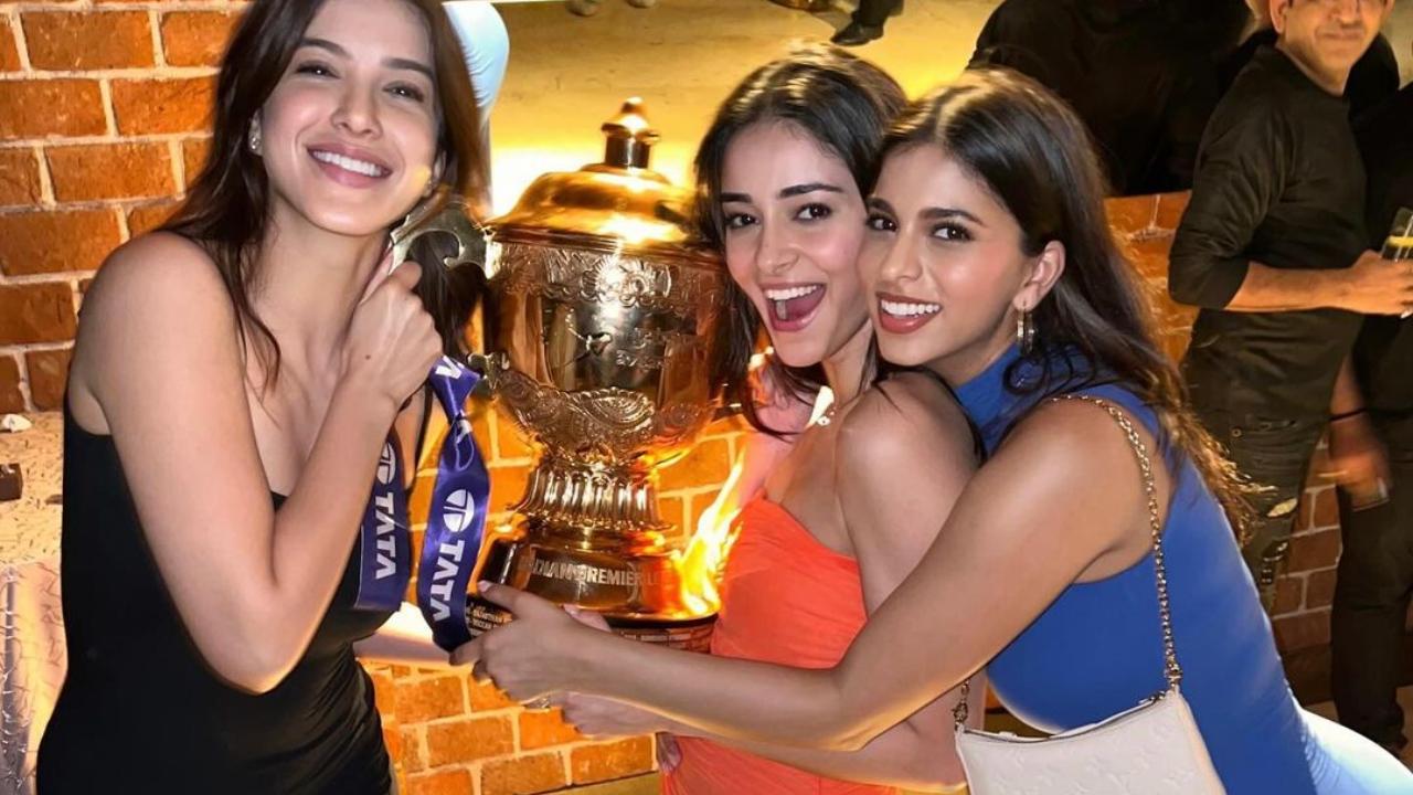Ananya Panday took to Instagram and shared a picture with BFFs Suhana Khan and Shanaya Kapoor while posing with the trophy. 
