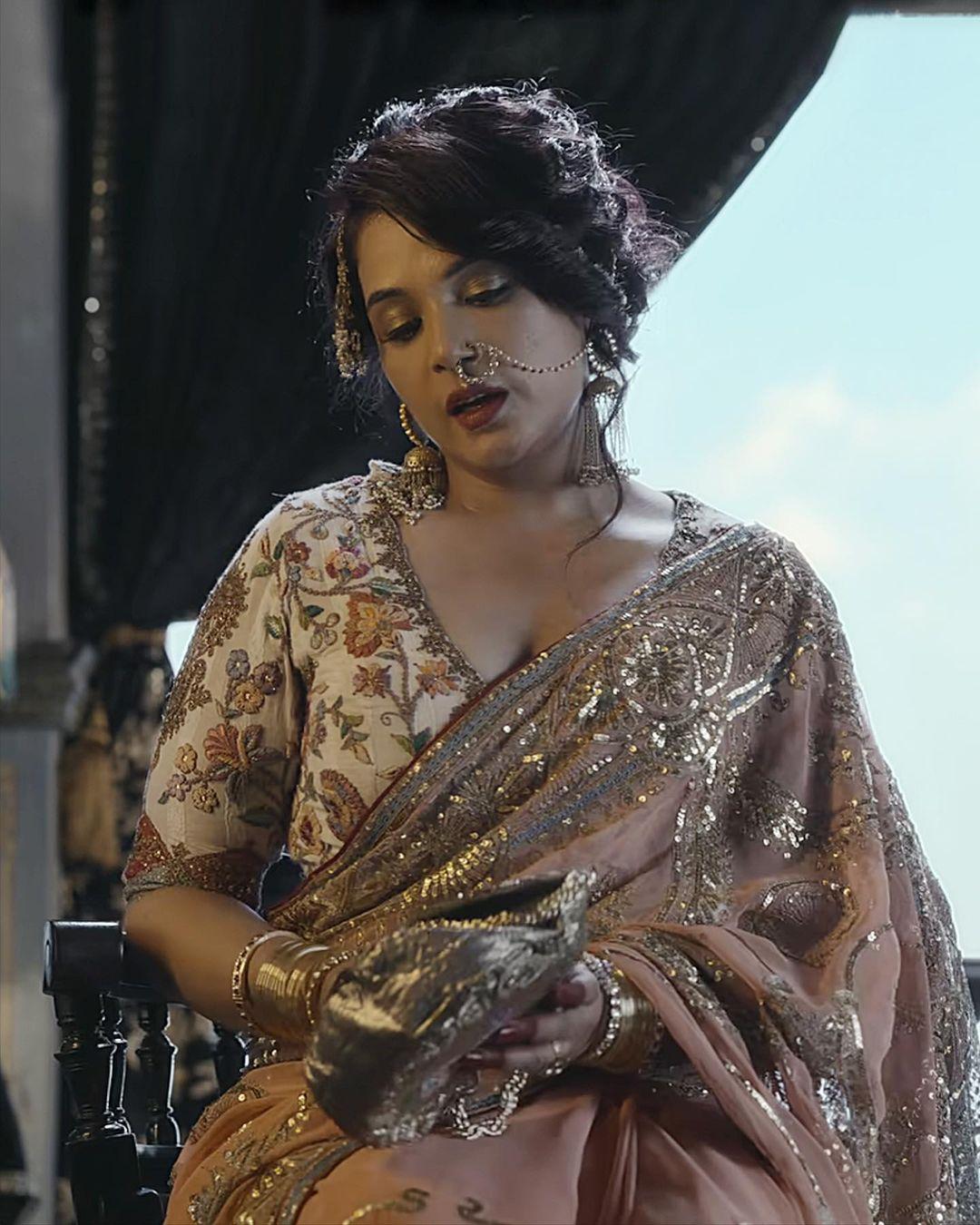 Describing the look, Rimple and Harpreet said, 
