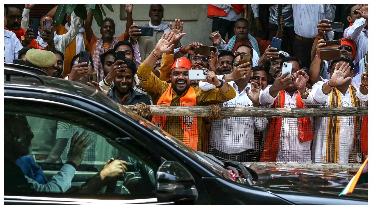 Hundreds of supporters were seen on the streets outside the Collector’s office as PM Modi filed his nomination 