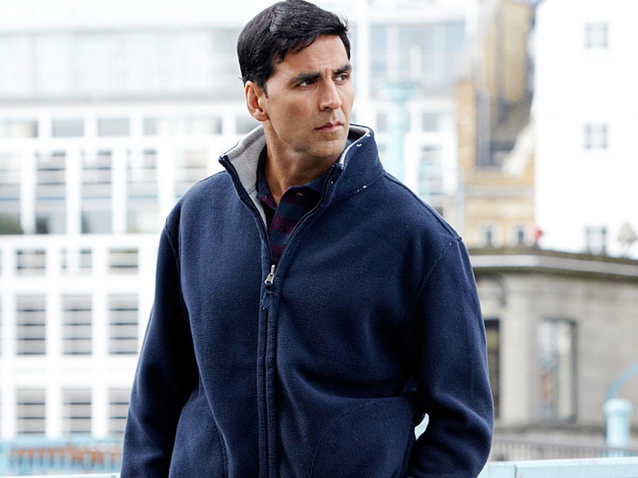 Patiala House (2011)
Torn between his love for cricket and his father's wishes, a young Indian boy with British citizenship navigates through his personal life to become an international level cricketer