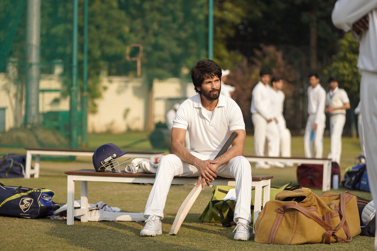 Jersey (2022)
Starring Shahid Kapoor and Mrunal Thakur, the film narrates the story of a cricketer who quits cricket and decides to revive his career at the age of 36 for his sons dream and prove his ability. The film is the Hindi adaptation of the Telugu film with the same title