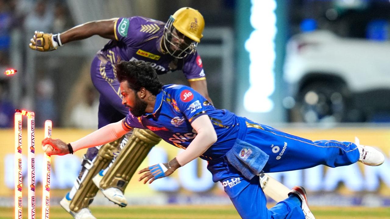 Having won the toss, Mumbai Indians captain Hardik Pandya decided to bowl first. The initial overs proved to be in the favour of the hosts as the top four Kolkata Knight Riders' batsmen lost their early wickets