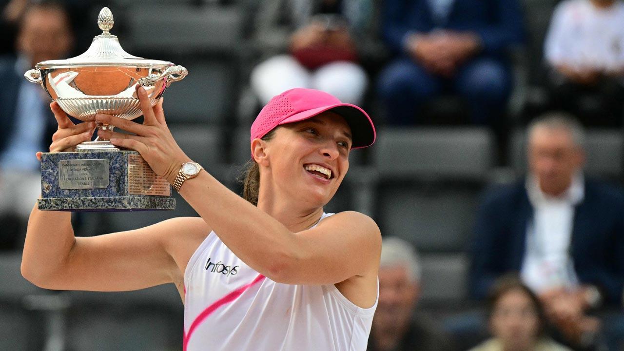 Swiatek dominates to earn her 3rd Italian Open title and heads to French Open
