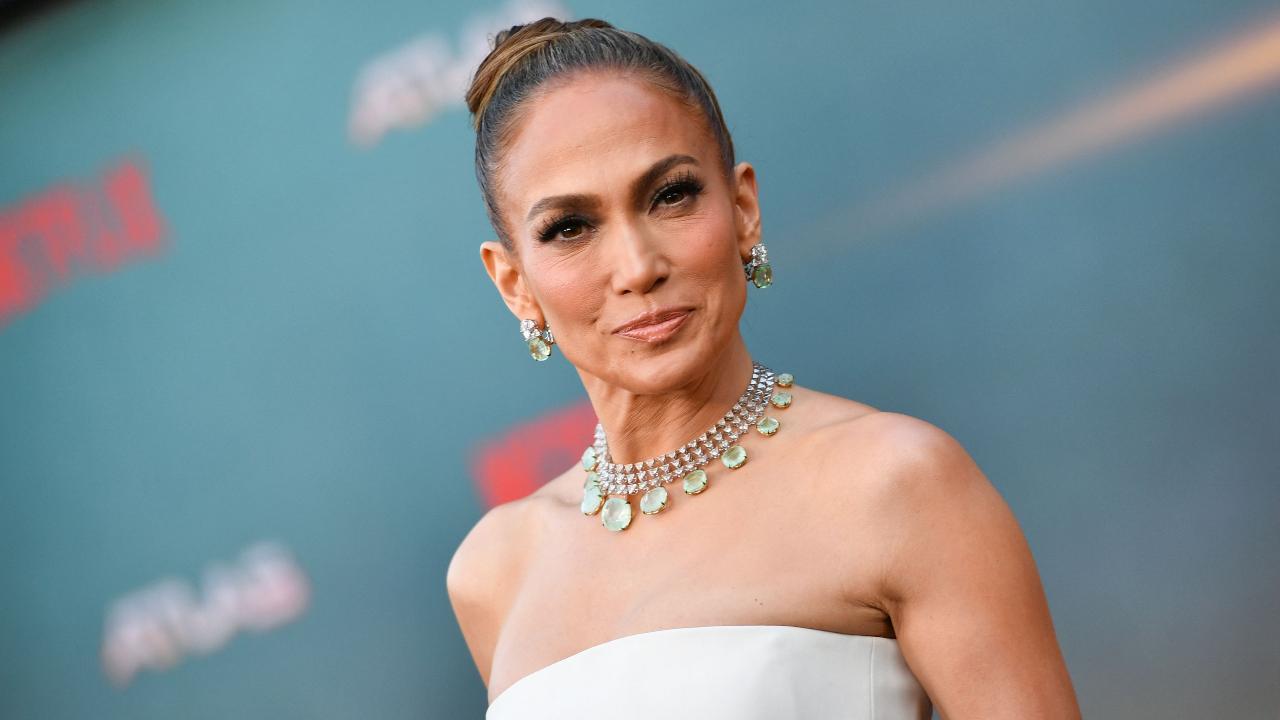 Jennifer Lopez in a 165-carat emerald and diamond necklace by Manish Malhotra