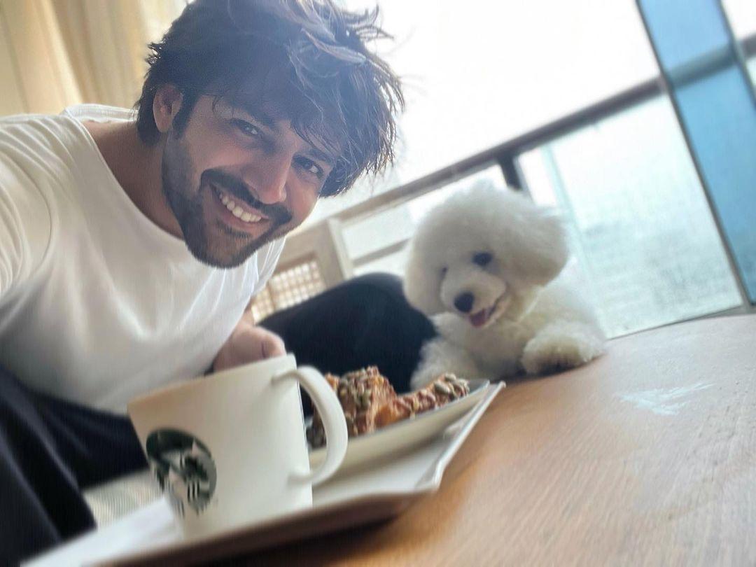 From Holi, Diwali, Rakhi to every special day, Kartik always posts pictures with Katori