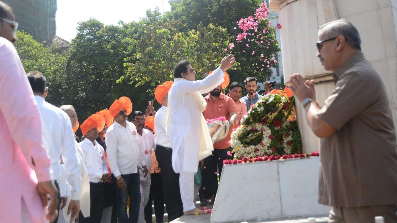 The square was renamed in honour of the members of the Samyukta Maharashtra Samiti who were tragically killed by police gunfire during their protest, becoming a symbol of their sacrifice for the creation of the State of Maharashtra.
