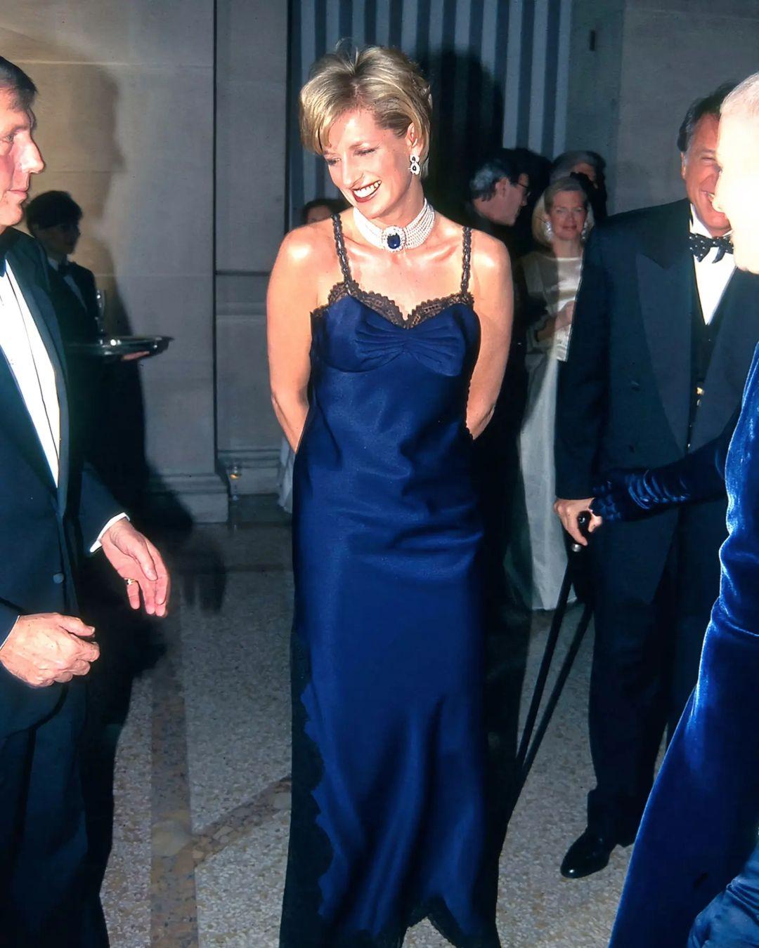 The 1996 Met paid tribute to the late fashion designer Christian Dior, with whom the Princess of Wales had a friendly relationship. (Pic/@Metgalaofficial_)