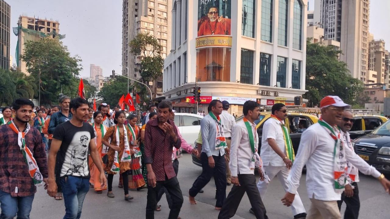 Hundreds of Mahayuti supporters were on Friday evening seen walking towards the Shivaji Park in Dadar to listen to PM Modi's address ahead of Lok Sabha elections 2024