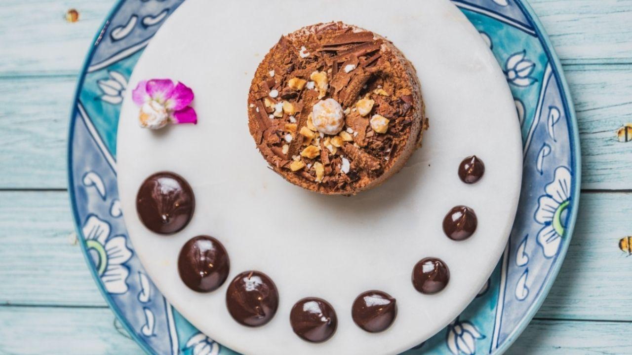 Yazu:  Indulge in a sumptuous family meal and wrap it up with a complimentary dessert that comes with each table.
