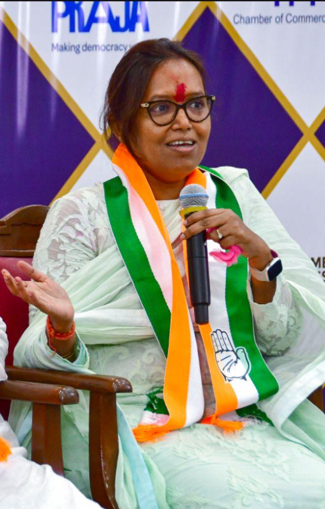 Candidates discussed the hurdles in making Mumbai slum-free, highlighting financial constraints and bureaucratic red tape as major obstacles.