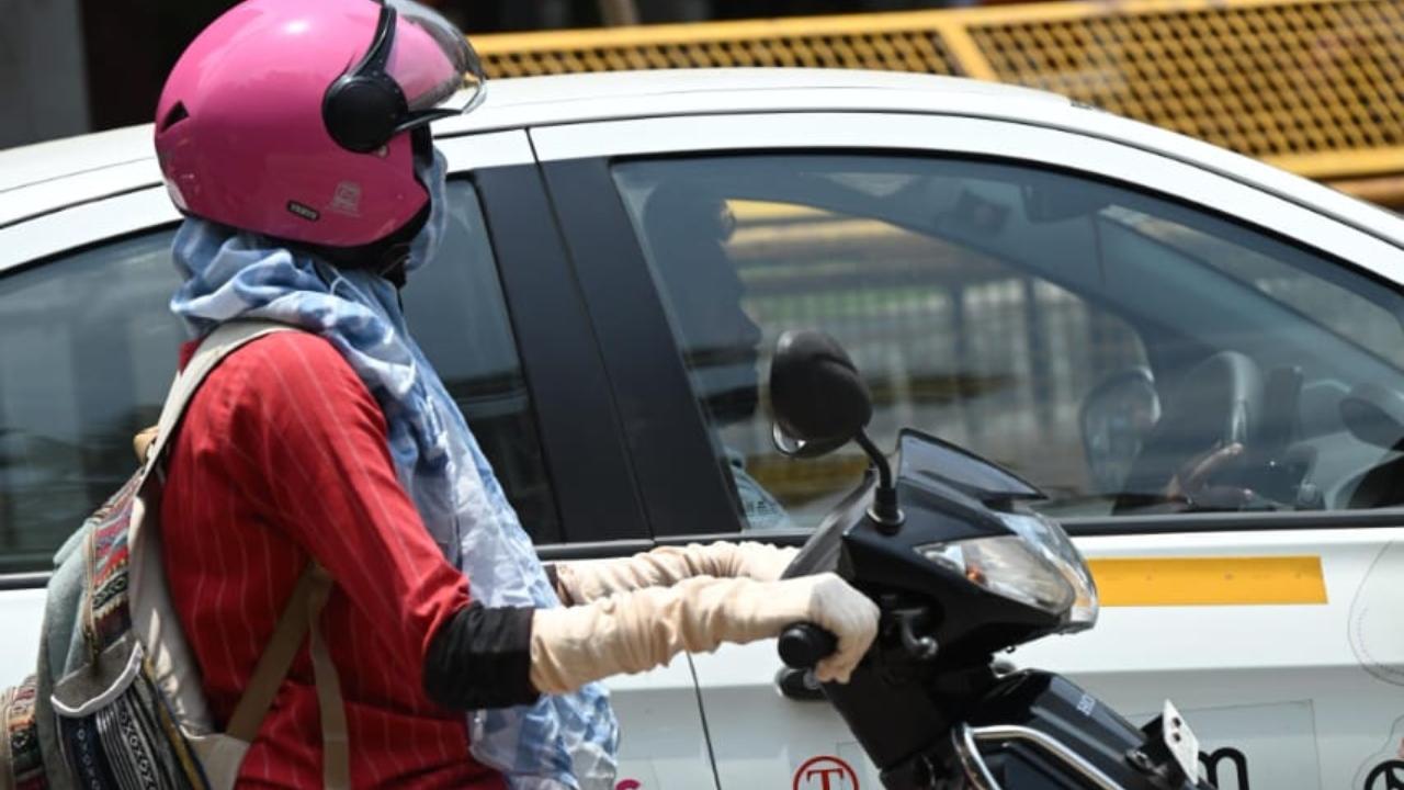 Meanwhile, heavy rain accompanied by thunderstorms and gusty winds led to a dust storm-like situation in Mumbai last week