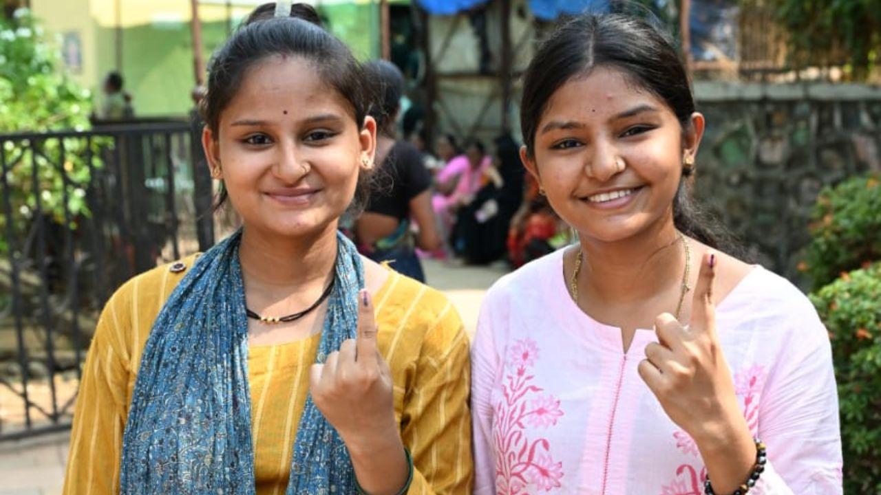 First time voter Santoshi Bhore(24) and Chitra Bhore (19) at Shaheed Veer Abdul Hamid garden, Dharavi to cast their vote during Lok Sabha elections 2024. Pic/ Anurag Ahire
