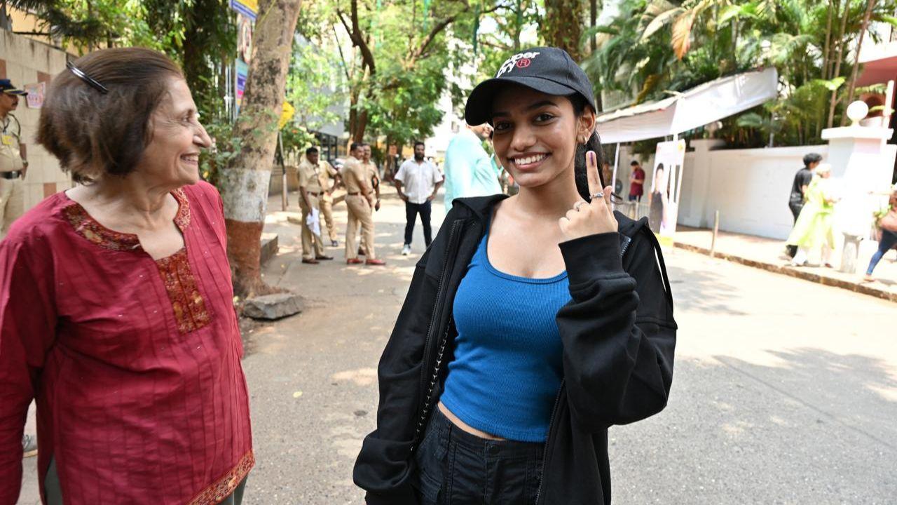 Manasi Tilve (19) a first time voter casts her vote at Balmohan Vidya Mandir, Dadar, Mumbai. Pic/Atul Kamble