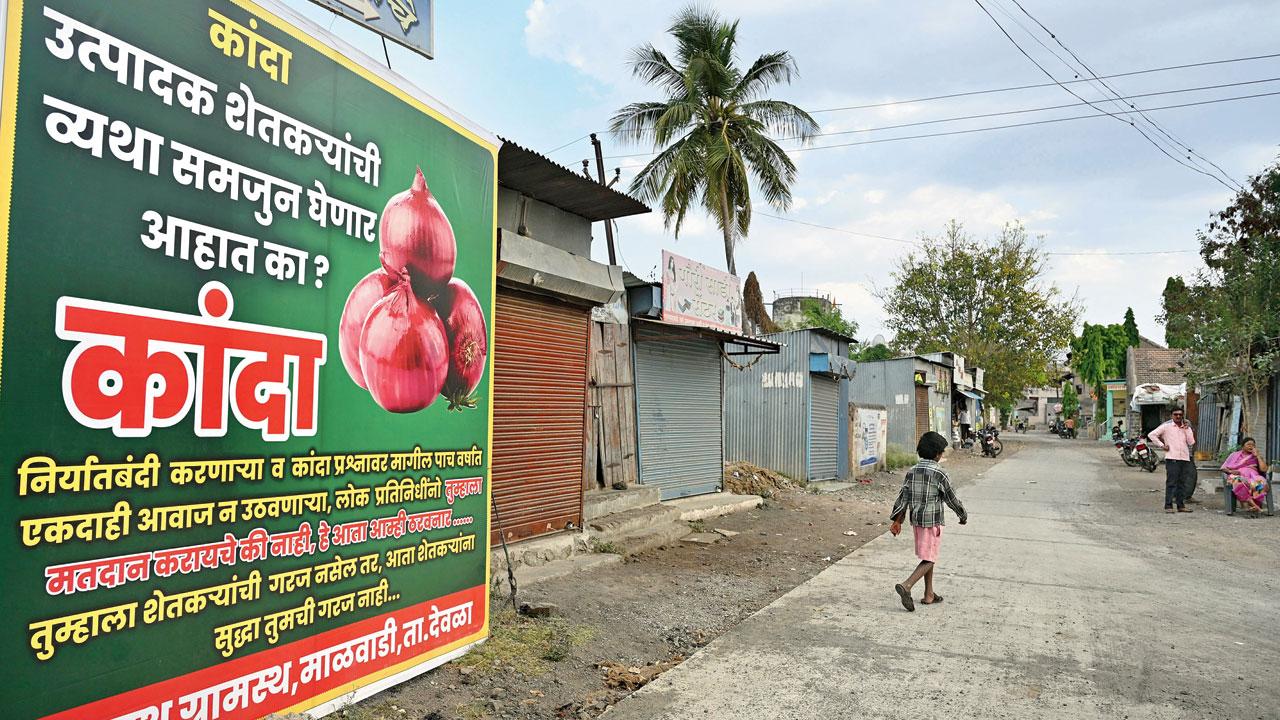 A hoarding that highlights the grievances of onion farmers at the Malwadi village square in Nashik on Wednesday. Pic/Ashish Raje