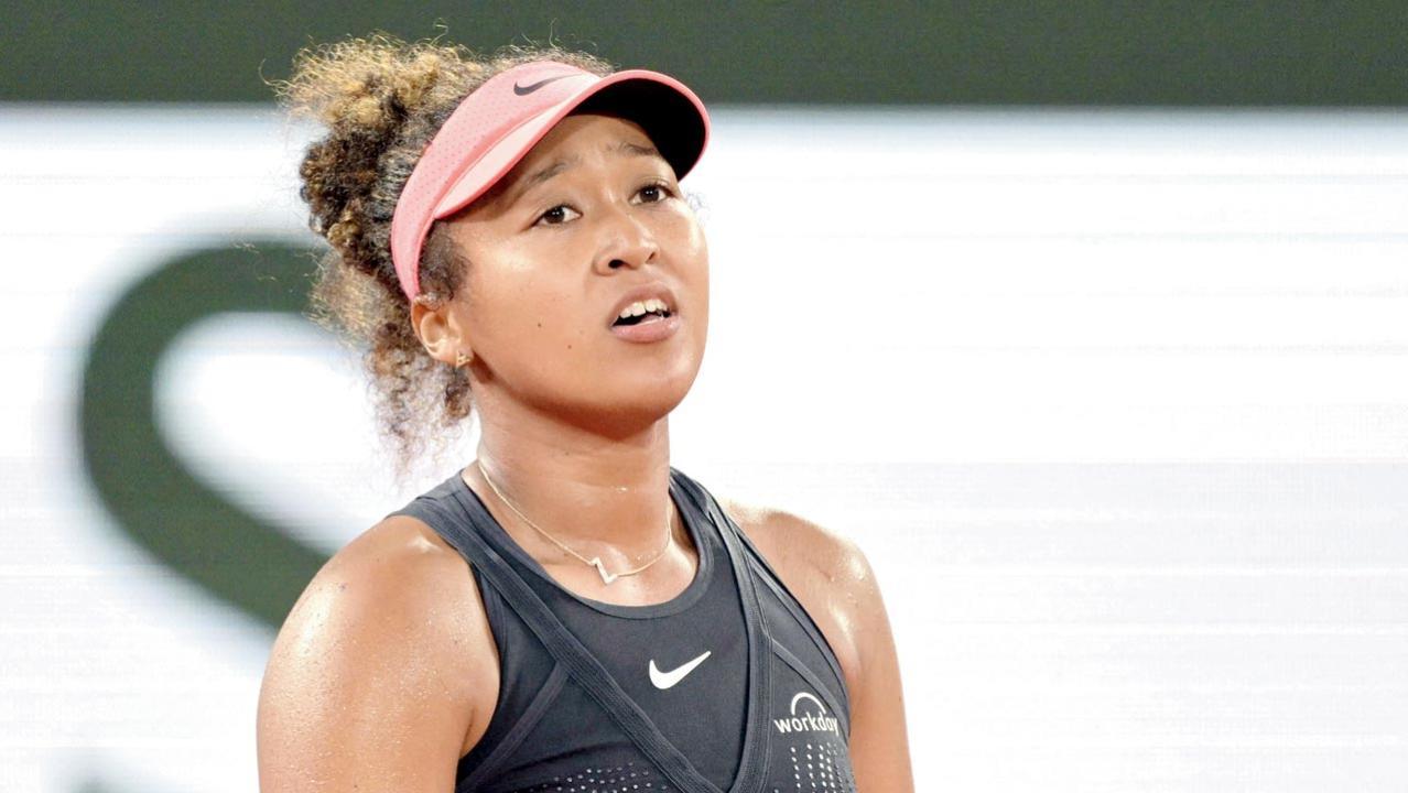 Osaka left court crying after loss to Swiatek
