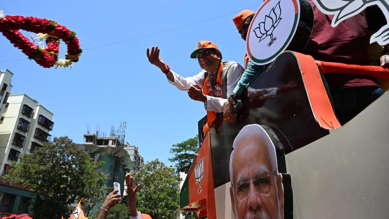 In the 2019 Lok Sabha elections, the BJP secured 23 out of 25 contested seats, while the Shiv Sena won 18 out of 23 seats. The NCP, part of the opposition alliance, won four seats out of the 19 contested.