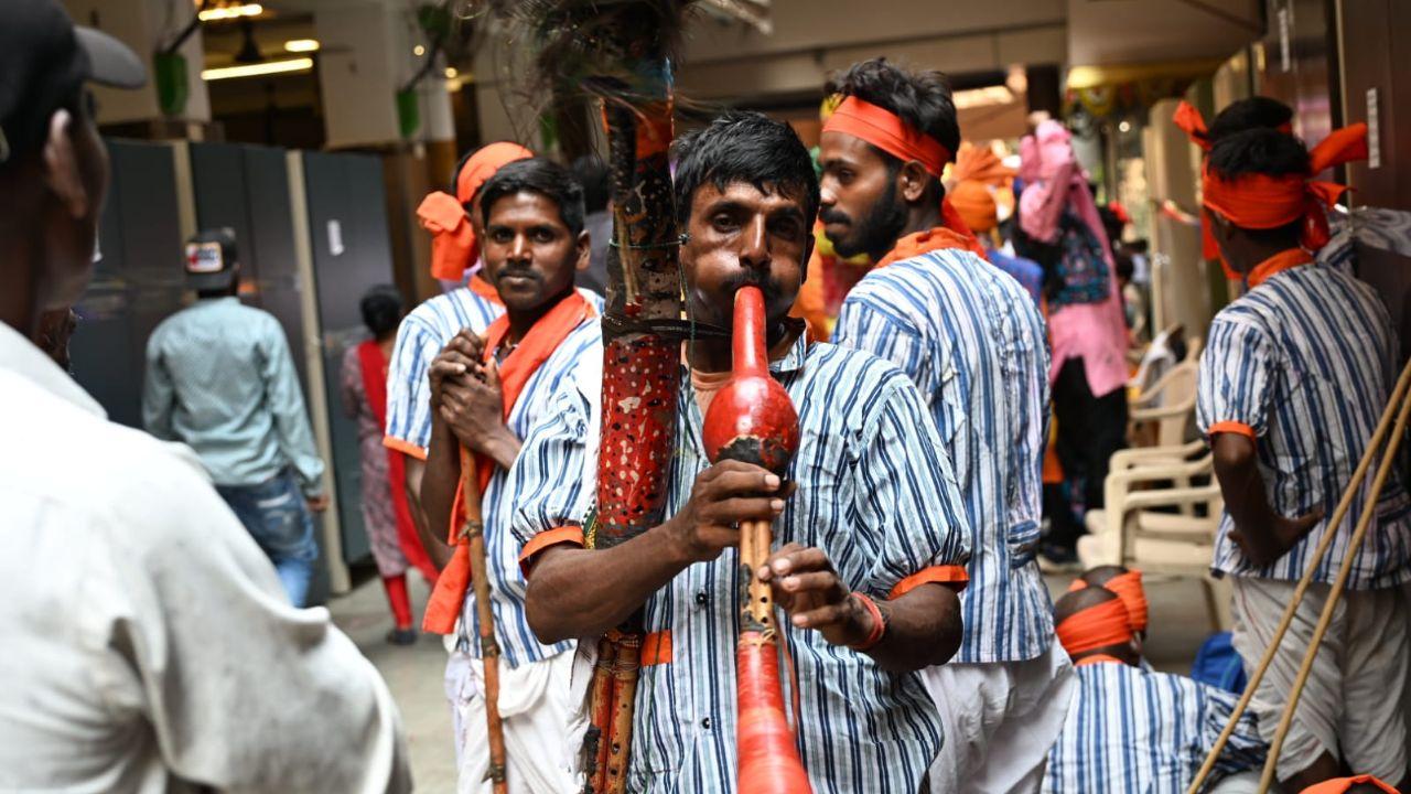 The people that have gathered there are also performing garba, and have come with Modi face masks, BJP flags and other merchandise of the political party to showcase their support for the PM. 