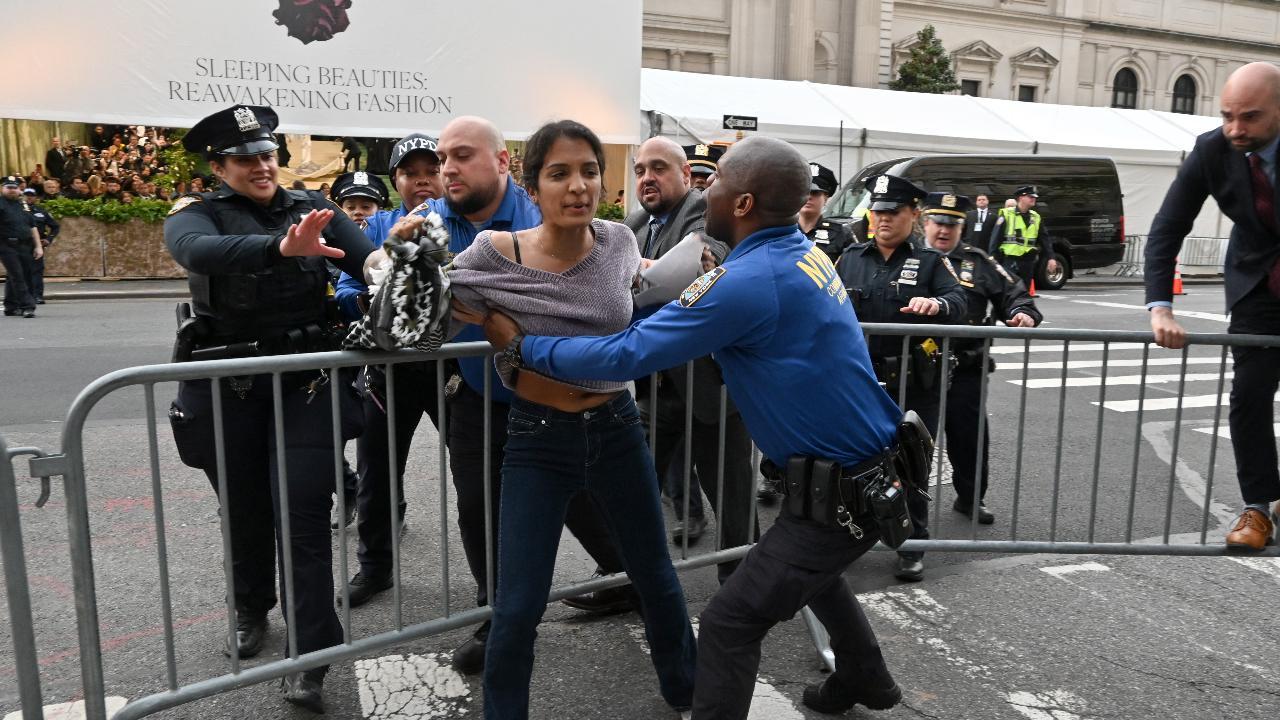 Police tackle pro-Palestinian protesters disrupting the arrivals for the 2024 Met Gala at the Metropolitan Museum of Art on May 6, 2024 in New York. (Photo by ANDREA RENAULT/AFP)
