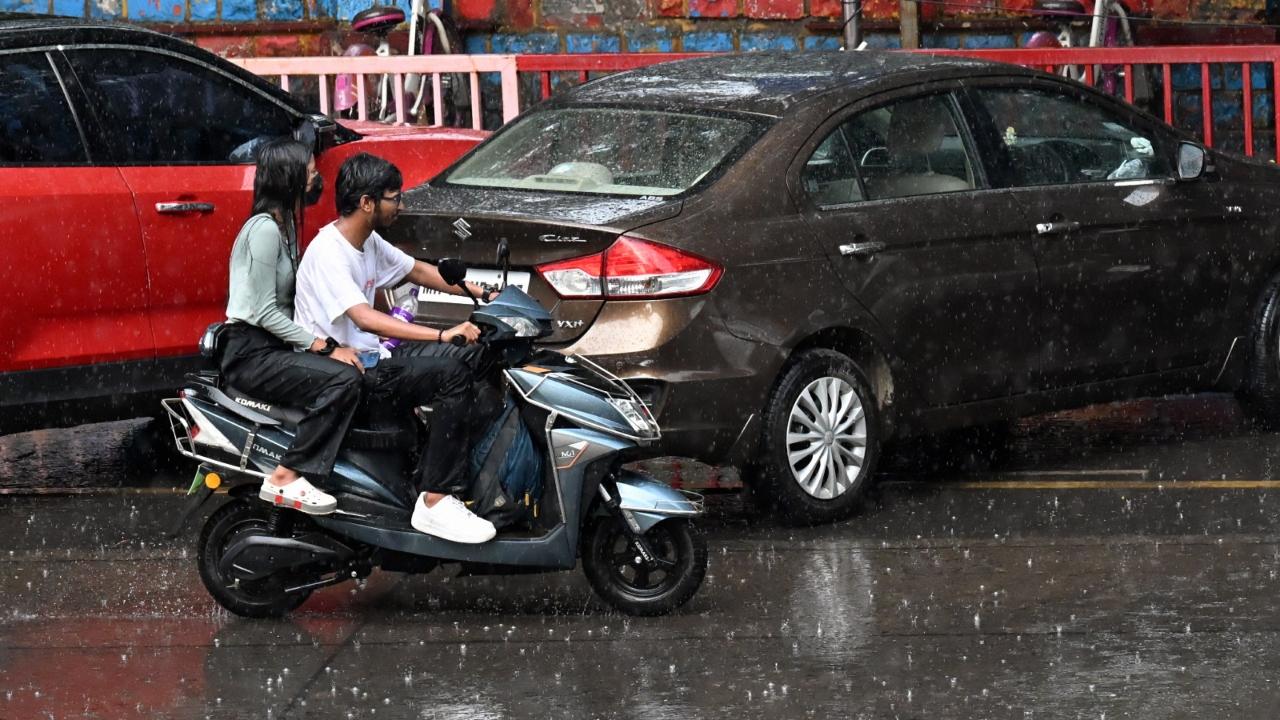 A huge advertising hoarding in Ghatkopar had collapsed on a petrol pump on Monday following a massive dust storm and unseasonal rains in the city leaving several people trapped under the debris