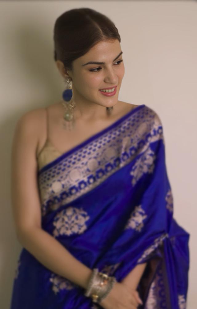 What we love is how the look has been very well thought and executed, the perfect huge blue stone earrings and some period piece jewellery. 