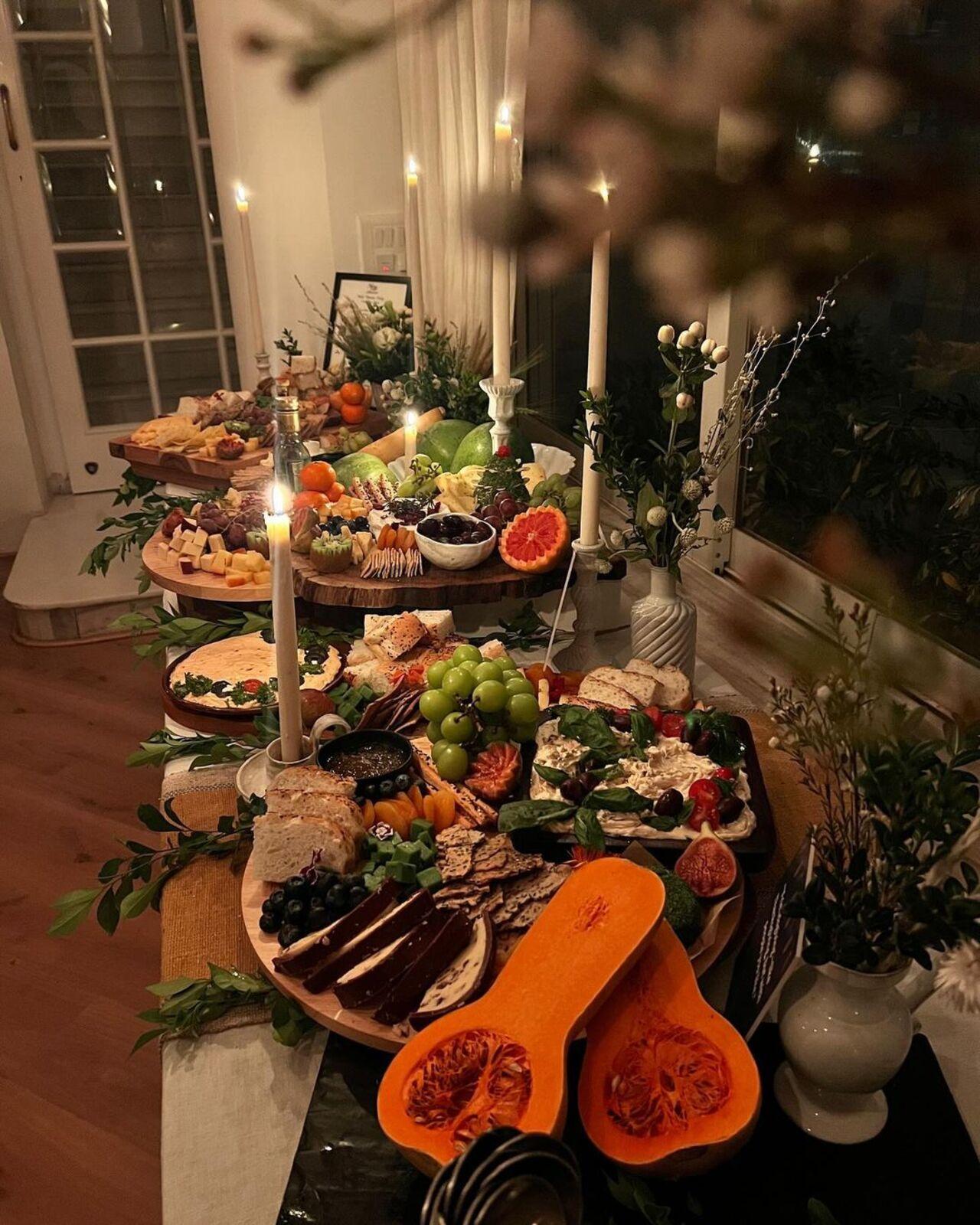 Rhea channeled her inner Monica Geller from ‘Friends’ when she hosted a lavish Thanksgiving spread. 