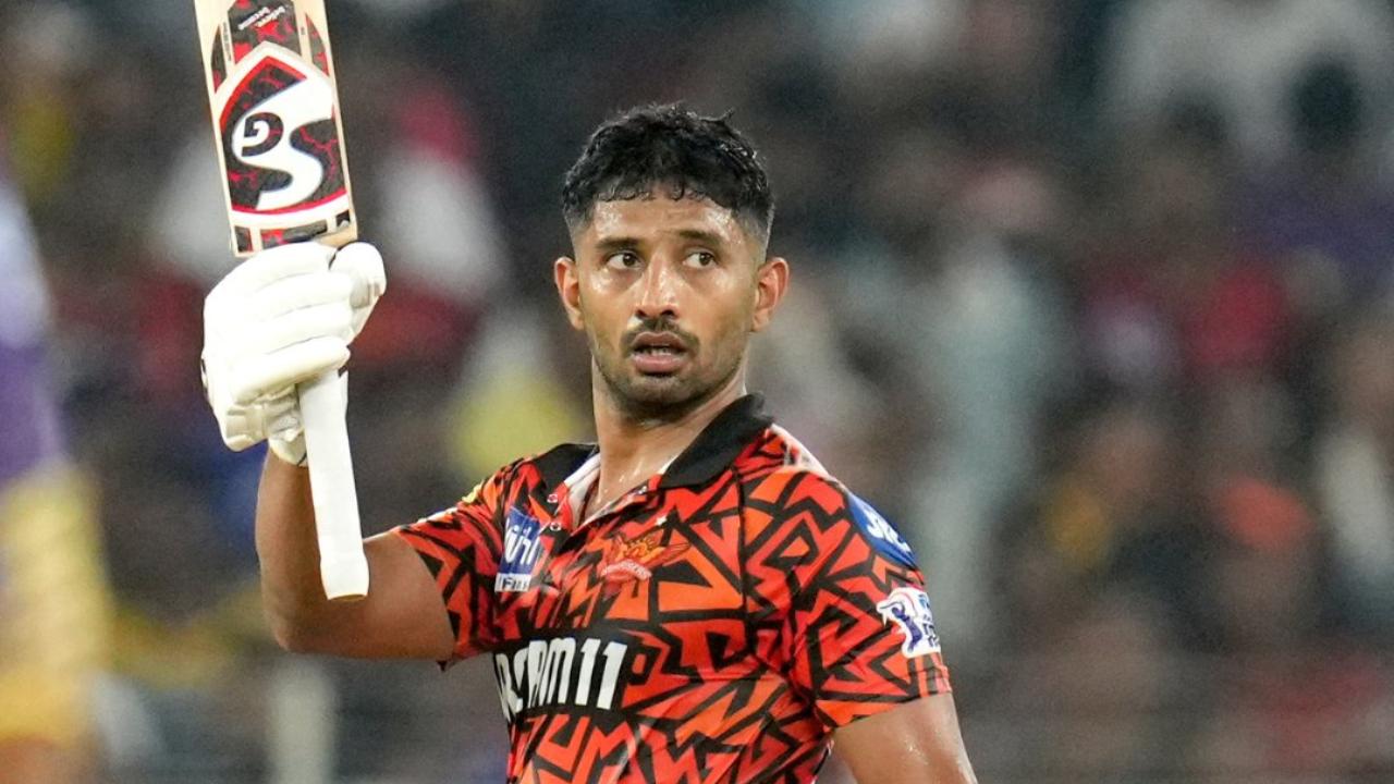 No other SRH batsman was able to score huge runs, except for Rahul Tripathi who scored 55 runs off 35 deliveries. In an attempt to take the game deep, Heinrich Klaasen smashed 32 runs but was later dismissed in Varun Charavarthy's over