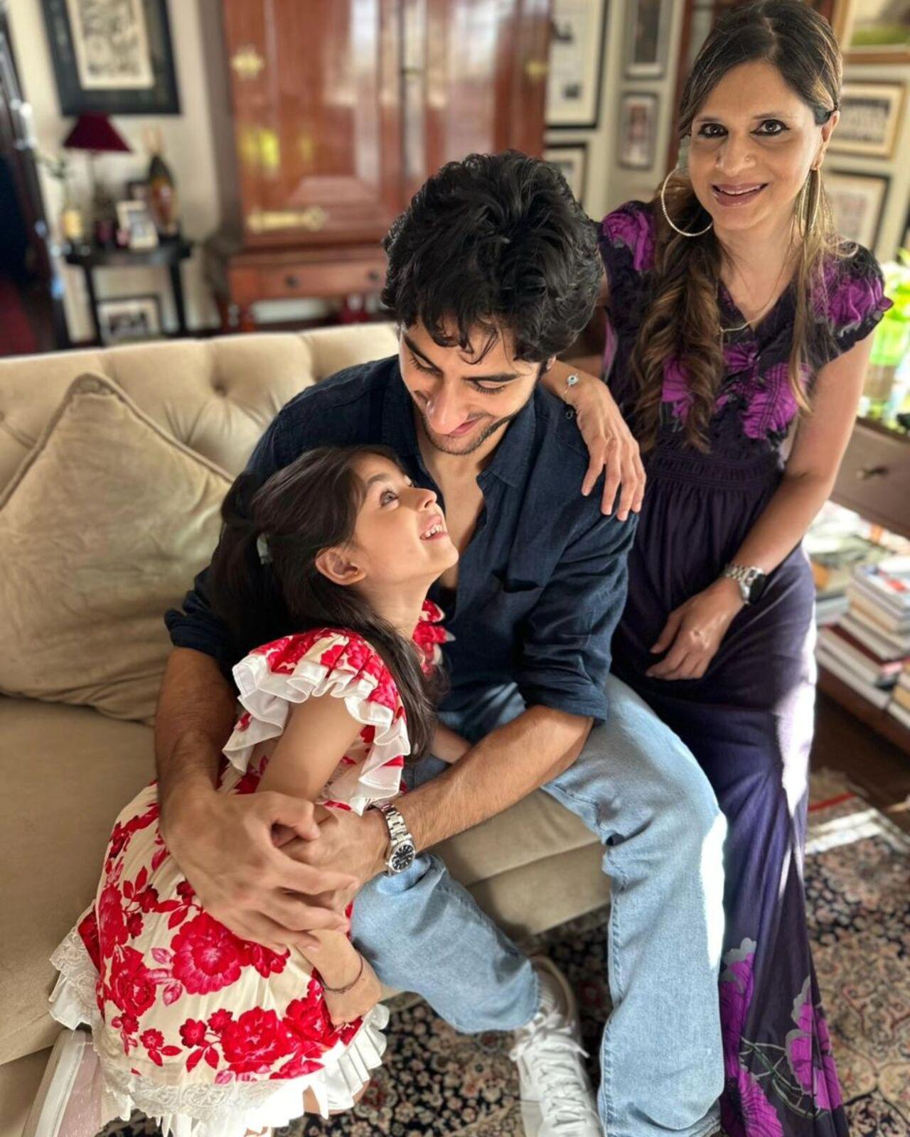 Ibrahim Ali Khan looked dapper in a navy blue shirt and light blue denim as he posed with Inaaya and Saba. 