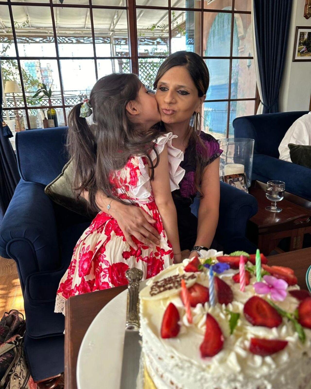 Saba also received a sweet kiss from her niece Inaaya, who looked cute as a button in a white and red dress. 