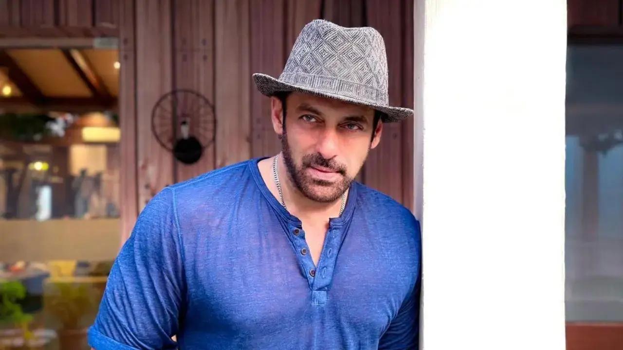 Beyond his persona as a cinema and fitness enthusiast, Salman Khan surprises with a hidden talent for painting, often gifting his masterpieces to loved ones!