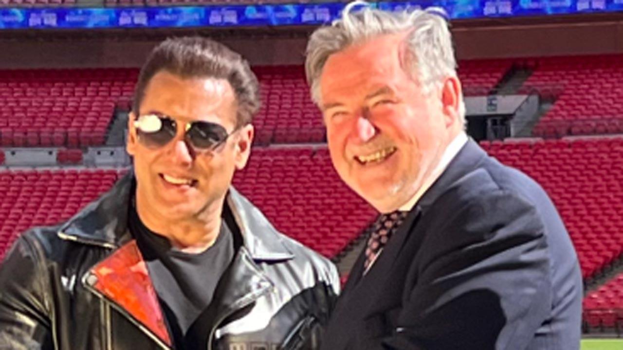UK MP Barry Gardiner drops pics with Salman Khan, says, 'Tiger is alive'
