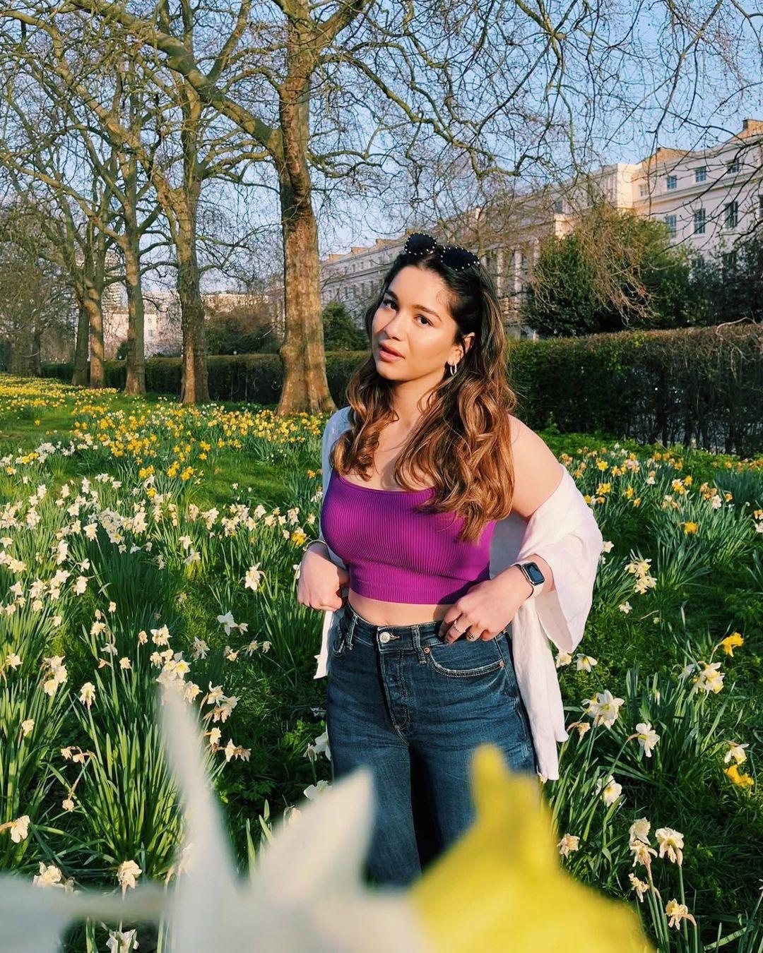 Sara Tendulkar looked effortlessly chic in a purple crop top paired with jeans, the ultimate summer ensemble.