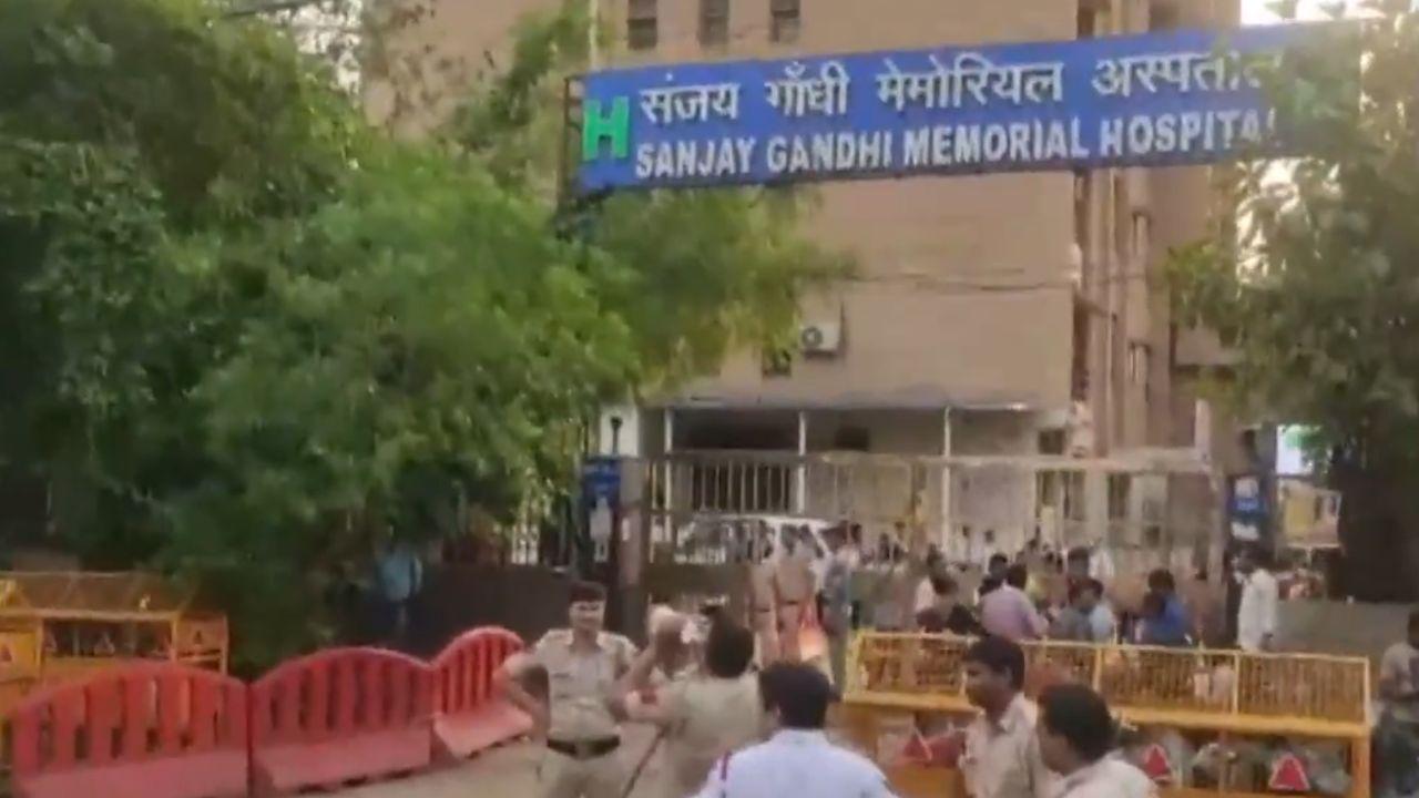 Four hospitals in Delhi receive bomb threat mail