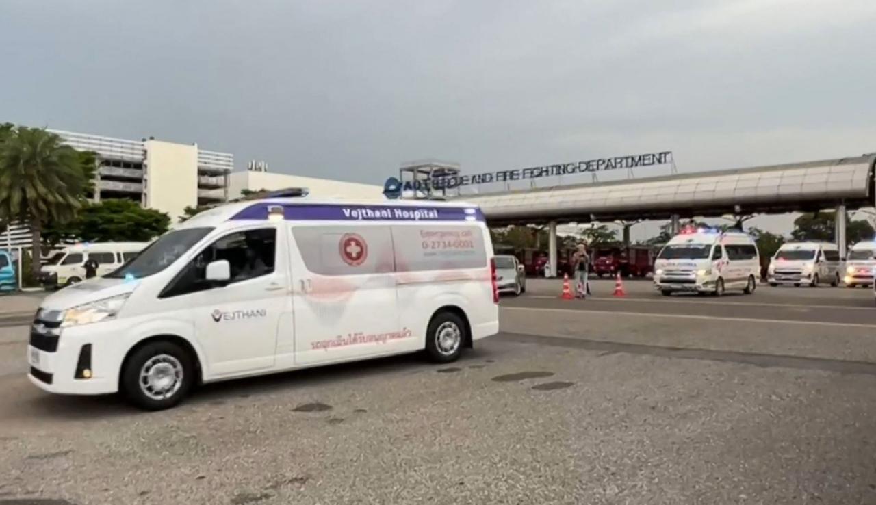 Thailand's Transport Minister Suriya Jungrungruangkit said in a statement that Singapore would dispatch another plane later Tuesday night to transport the lightly injured and non-injured passengers to the city-state's Changi airport