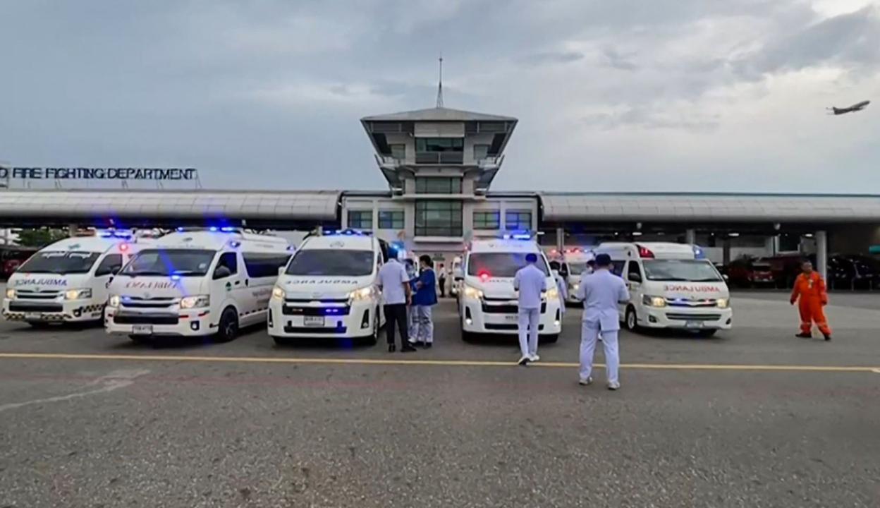 An elderly British man died and more than two dozen passengers were injured when a Singapore Airlines flight from London was struck by severe turbulence